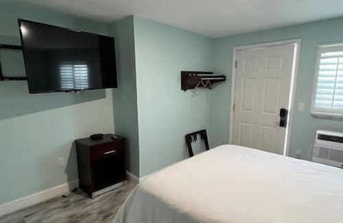 Ocean View Halifax Estates Condominio | Beautiful Daytona Beach King Suite!