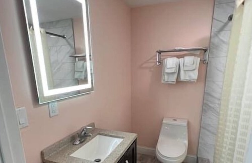 Ocean View Halifax Estates Condominio | Beautiful Daytona Beach King Suite!