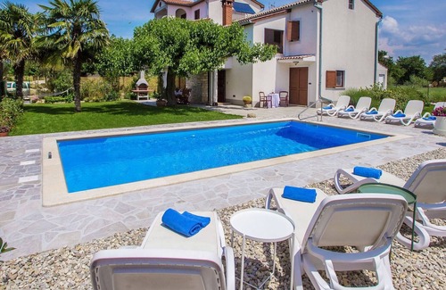 Vosteni Cabaña | Villa tranquila en Vosteni con piscina y jacuzzi