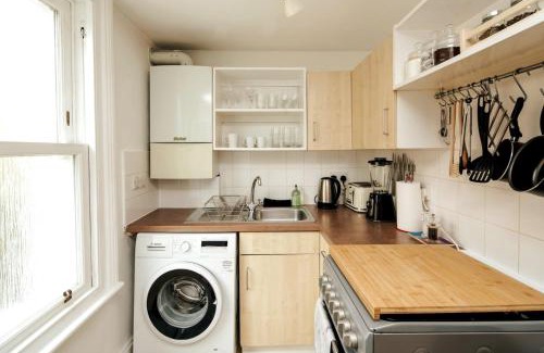 Harrow Road Apartamento | Beautiful Designer Flat in Maida Vale, Sleeps 4