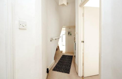 Harrow Road Apartamento | Beautiful Designer Flat in Maida Vale, Sleeps 4