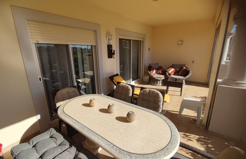 Guia Apartamento | Hermoso apartamento de planta baja de diseño con complejo de ocio, piscina, gimnasio y sauna