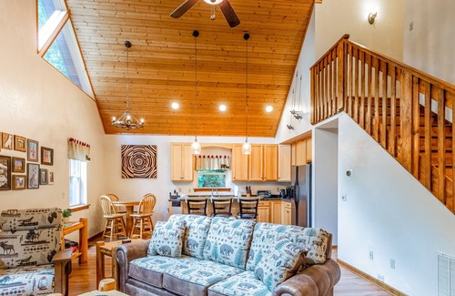 Sylva Casa | Beautiful dog-friendly mountain house w/new private hot tub, firepit, WiFi, deck