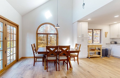 Mountain Acres Casa | Beautiful dog-friendly house w/ fireplace, firepit, bbq, deck, patio, w/d, wifi