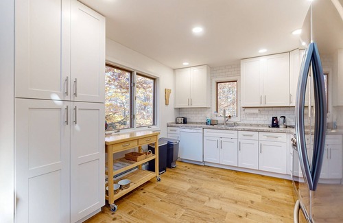 Mountain Acres Casa | Beautiful dog-friendly house w/ fireplace, firepit, bbq, deck, patio, w/d, wifi