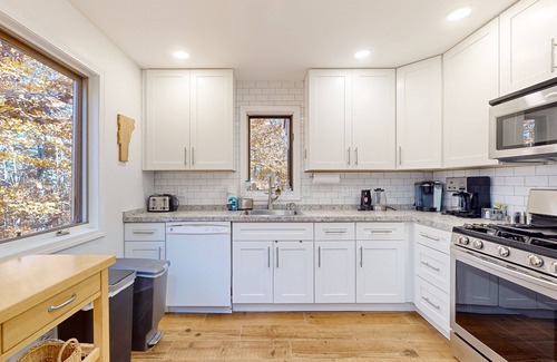 Mountain Acres Casa | Beautiful dog-friendly house w/ fireplace, firepit, bbq, deck, patio, w/d, wifi