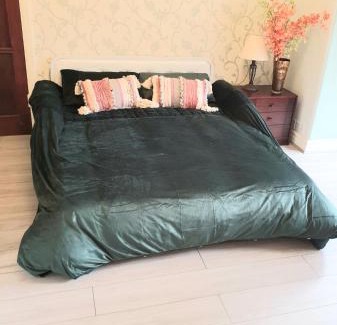 Newbury Casa | Beautiful Double En-suite Room, separate entrance, Ilford, Central line Gants Hill, free parking