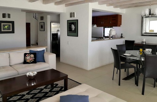 El Calvario Villa | ¡Hermosa Villa en el Pueblo con Excelente Ubicación!