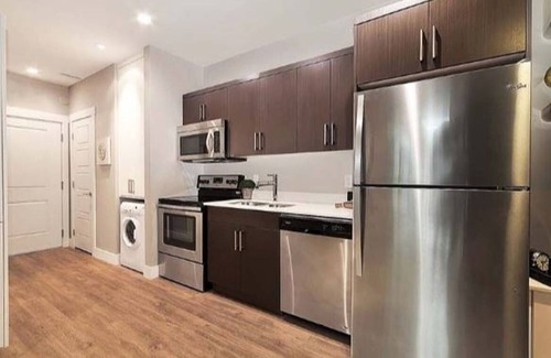 Downtown Kelowna Apartamento | NUEVO Downtown Kelowna Modern Studio ¡Aparcamiento subterráneo y gimnasio!