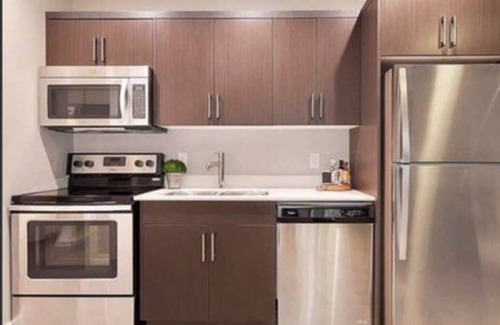 Downtown Kelowna Apartamento | NUEVO Downtown Kelowna Modern Studio ¡Aparcamiento subterráneo y gimnasio!