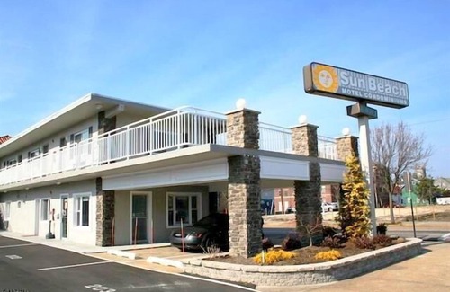 North End Condominio | Beautiful efficiency located in the heart of Ocean City a block and a half away from the beach, boardwalk, and downtown shopping. Heated pool!!!