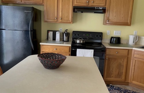 Charlotte Casa | Beautiful end unit vacation home for short term rental with adequate sunlight.