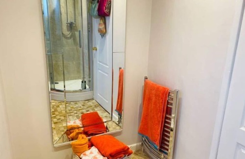Bingham Otro | Beautiful entire 3 bedroom home with secure garden