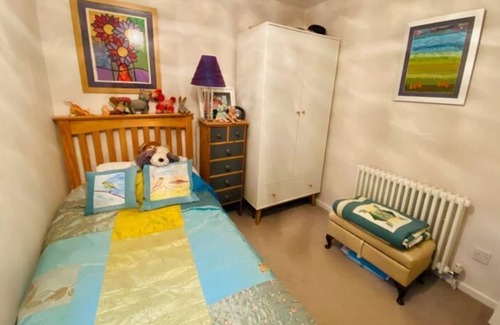 Bingham Otro | Beautiful entire 3 bedroom home with secure garden