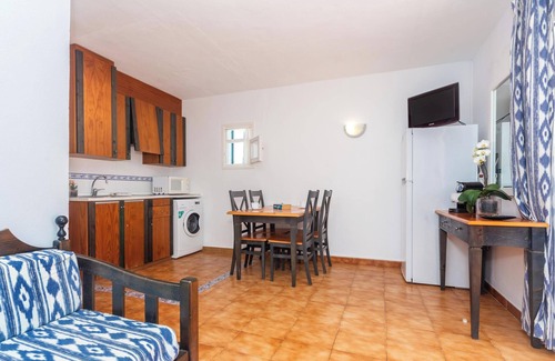 Cala'n Bosch Apartamento | Bonito apartamento "Bon Repos A7" con piscina, Wi-Fi, terraza y jardín