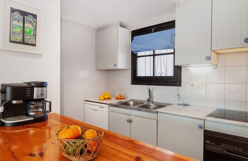 Pals Apartamento | Beautiful apartment for 4 people with WIFI, pool, TV, terrace and parking