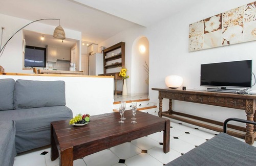 Pals Apartamento | Beautiful apartment for 4 people with WIFI, pool, TV, terrace and parking
