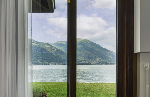 Lezzeno Villa | Beautiful escape right on the water