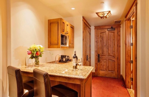Vail Hotel | Beautiful Escape! Two Great Mountain View Units, Hot Tub, On-site Restaurants!