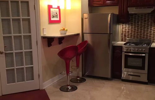 Queens Apartamento | Beautiful Executive 1 bedroom Suite