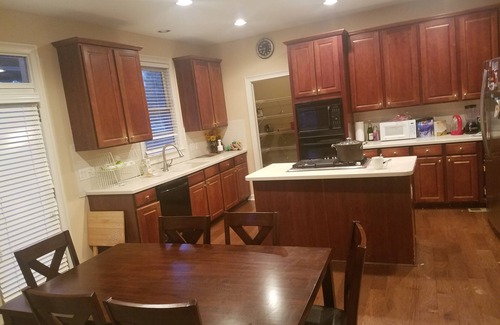 Suwanee Casa | Hermosa casa ejecutiva y acogedora. Ideal para familias, amigos o grupos