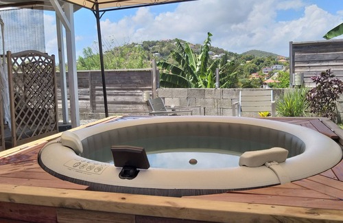 Tartane Apartamento | Hermoso piso amueblado F2, vista al mar, terraza, aire acondicionado y piscina