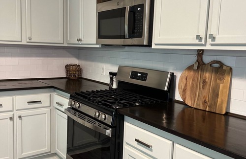 Helena Casa | Beautiful, family friendly Lake House, 1 block from Hauser Lake