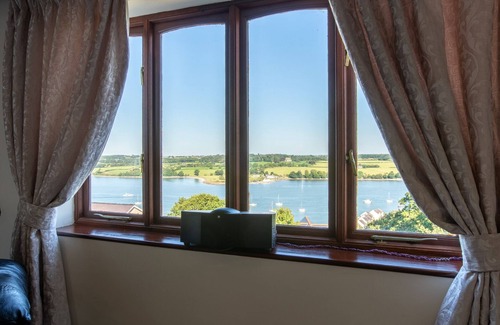 Y Felinheli Casa | Beautiful family home with fantastic views over the Menai straits