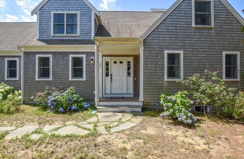 North Eastham Casa | Beautiful Family Home Walk to Beach