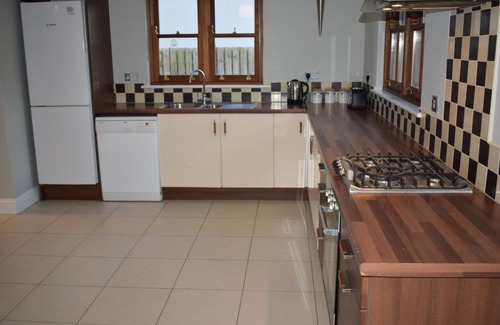 Dingle Casa | “Beautiful, Family Only, Pet Friendly, Harbour Views”