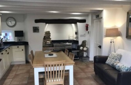 Croyde Cabina | Beautiful farmhouse located in a delightful, quiet spot in the centre of Croyde.