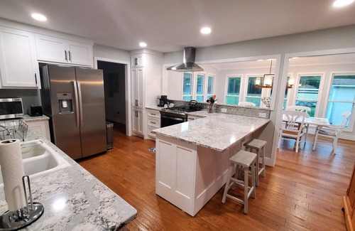 Dickel Otro | Beautiful farmhouse with animals on property! Close to Jack Daniels