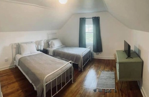 Hermann Otro | Beautiful Farmhouse with Scenic View