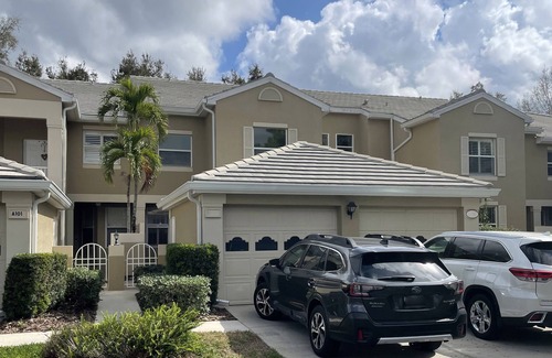 Gateway Condominio | Beautiful first floor condo with view of the prestigious Gateway Golf Course.