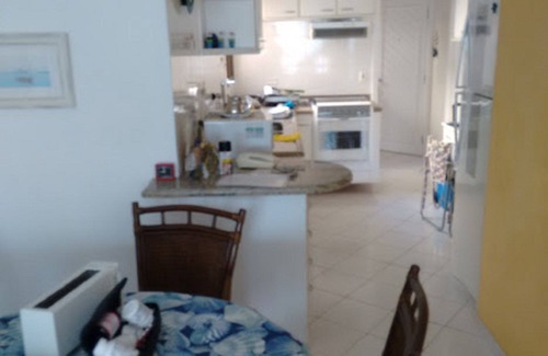Riviera de Sao Lourenco Apartamento | Hermoso ajuste, de pie en la arena con espectaculares vistas al mar. Impecable