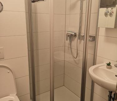 Friedrichshofen-Hollerstauden Apartamento | Beautiful flat, near westpark & hostpital, easy parking