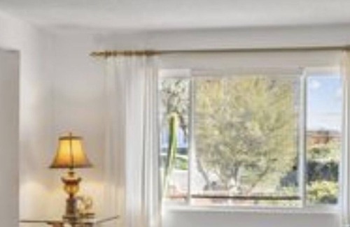 Granite Hills Casa | Beautiful four bedroom house in quiet neighborhood .