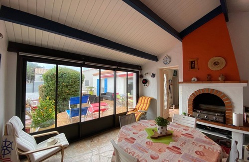 Bretignolles-sur-Mer Casa | Beautiful 6/8 person house 200m from the sea+ large shared swimming pools