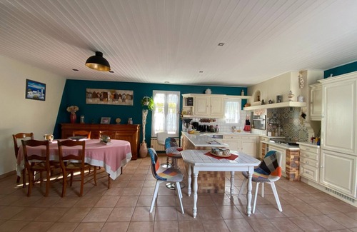 Bretignolles-sur-Mer Casa | Beautiful 6/8 person house 200m from the sea+ large shared swimming pools