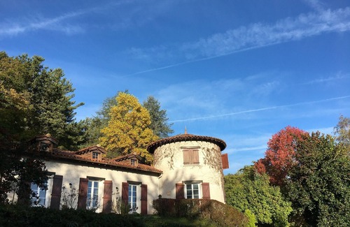 Encausse-les-Thermes Casa | Beautiful house and gardens close to many iconic cycling peaks.