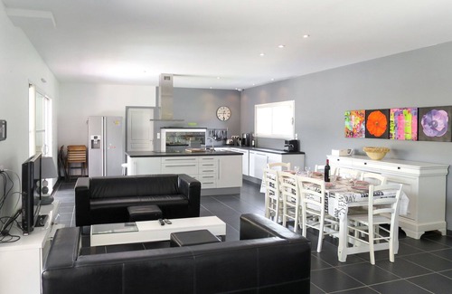 Grayan-Et-L'Hopital Casa | Casa de vacaciones privada con WIFI, piscina privada, TV, terraza, mascotas permitida, aparcamiento