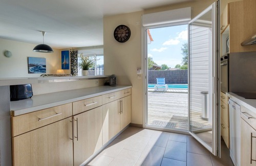 Vensac Villa | Casa de vacaciones privada con WIFI, piscina privada, TV, terraza, mascotas permitida, aparcamiento