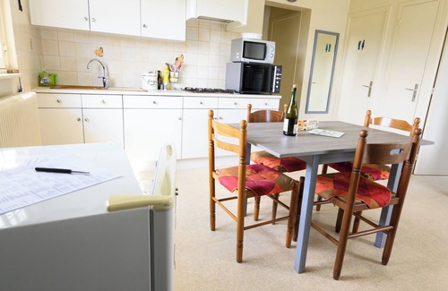 Plobannalec-Lesconil Apartamento | Beautiful apartment with land near the beach