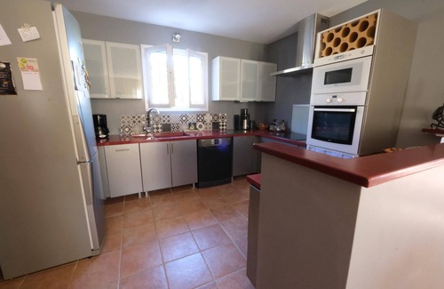 Saint-Etienne-du-Gres Casa | Very pretty vacation rental with pool at St Etienne du Grès - 4 people