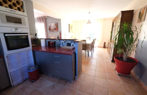 Saint-Etienne-du-Gres Casa | Very pretty vacation rental with pool at St Etienne du Grès - 4 people