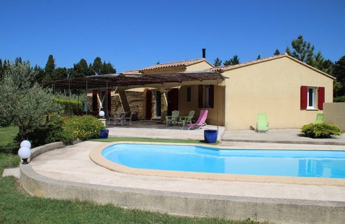 Saint-Etienne-du-Gres Casa | Very pretty vacation rental with pool at St Etienne du Grès - 4 people
