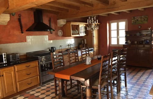 Pessac-sur-Dordogne Casa | Hermosa casa de campo frente al río con piscina privada.