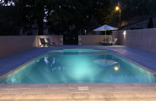 Pessac-sur-Dordogne Casa | Hermosa casa de campo frente al río con piscina privada.