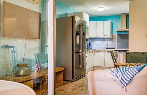 Le Brusc Apartamento | Precioso apartamento para 3 personas con A/C, TV, terraza, mascotas permitida y aparcamiento