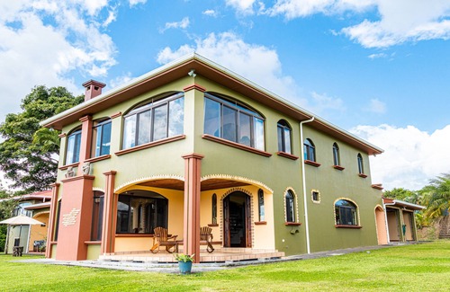 Nuevo Arenal Casa | Beautiful fully equipped two story house, close to La Fortuna and surroundings..
